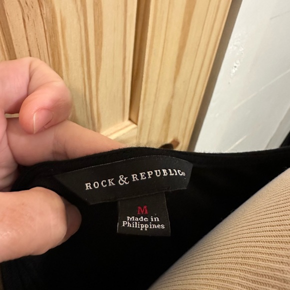 Rock & Republic cold shoulder top - Picture 5 of 6